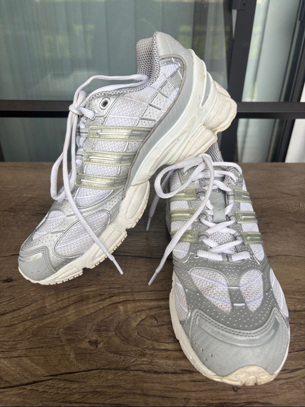 Adidas Men’s Light Gray and White Athletic Sneakers size 8.5